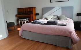 La Chambre Au Piano